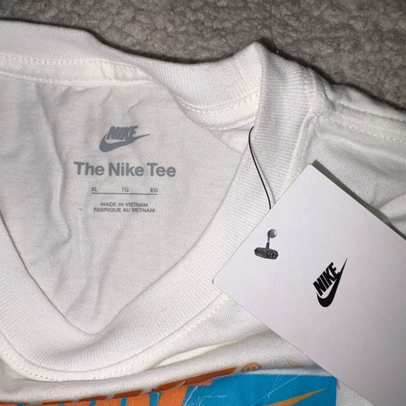 Nike White and Blue Graphic Men's T-Shirt - Picture 3 of 3